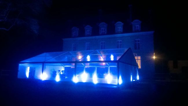 Location de tente transparente avec éclairage Bleu à Caumont